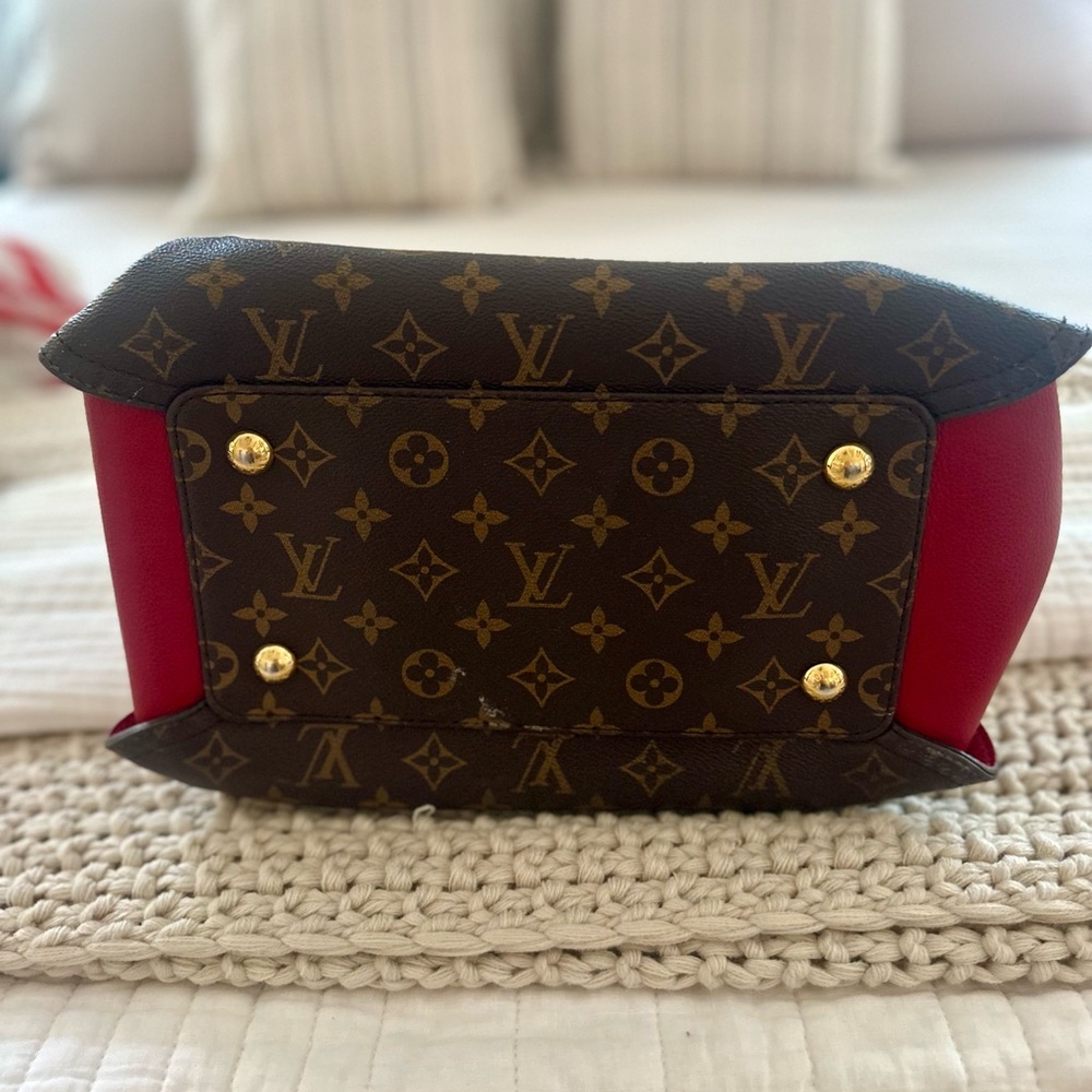 Louis Vuitton Gaia Cerise MM Shoulder Bag - Picture 4 of 13
